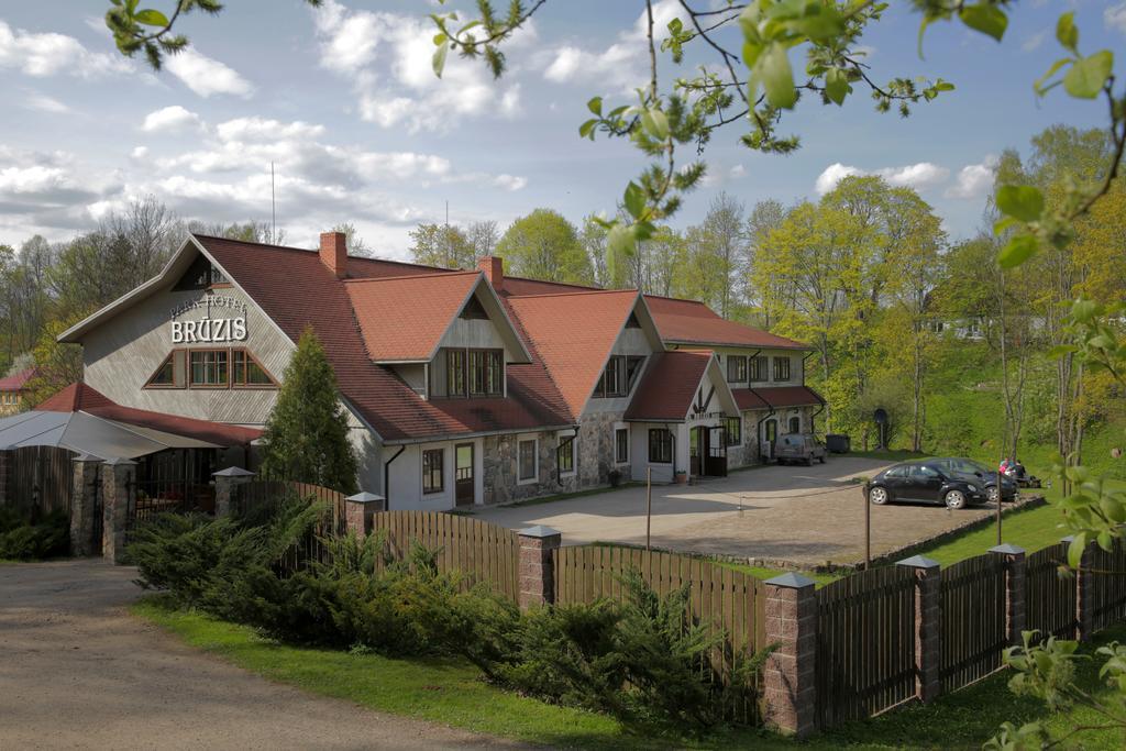 Park Hotel Bruzis Smiltene Kültér fotó